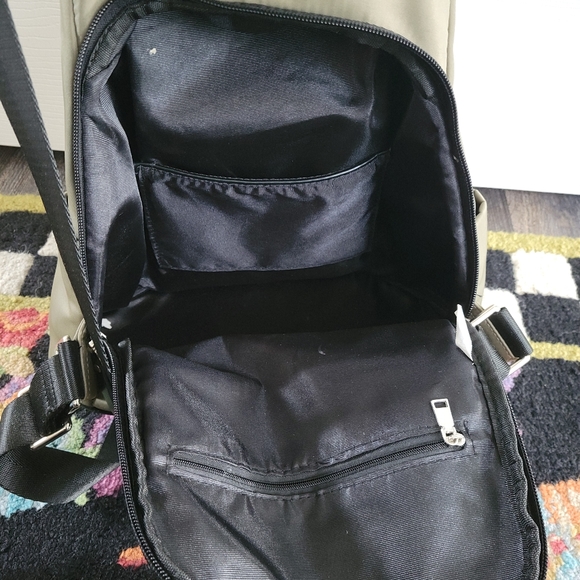 Backpack - Picture 3 of 5